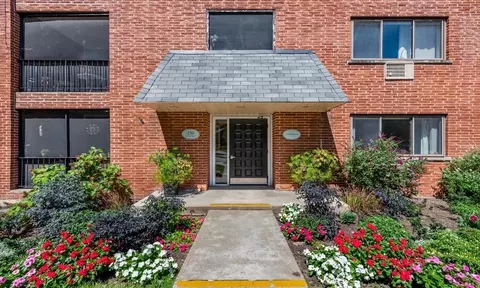 230 Duane St #2E, Glen Ellyn, IL 60137
