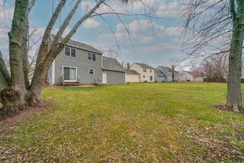 Exterior - 260 Pilgrims Path, Gurnee, IL 60031 photo 4 of 6