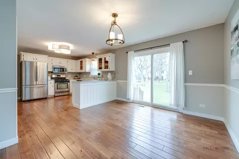 Kitchen - 260 Pilgrims Path, Gurnee, IL 60031 photo 1 of 6