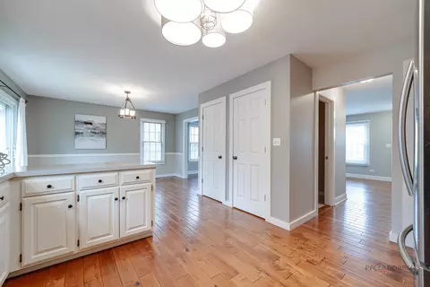 Kitchen - 260 Pilgrims Path, Gurnee, IL 60031 photo 6 of 6