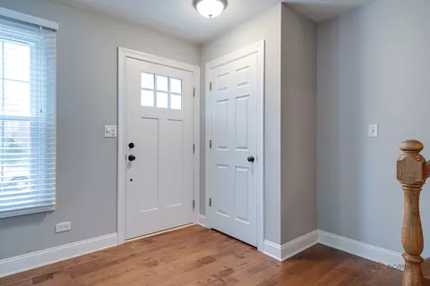 Entry Way - 260 Pilgrims Path, Gurnee, IL 60031 photo 1 of 1