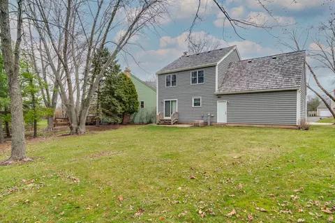 Exterior - 260 Pilgrims Path, Gurnee, IL 60031 photo 3 of 6