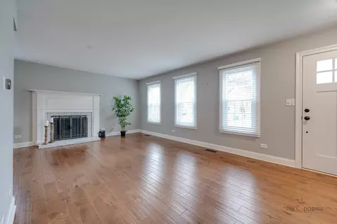 Living - 260 Pilgrims Path, Gurnee, IL 60031 photo 1 of 3