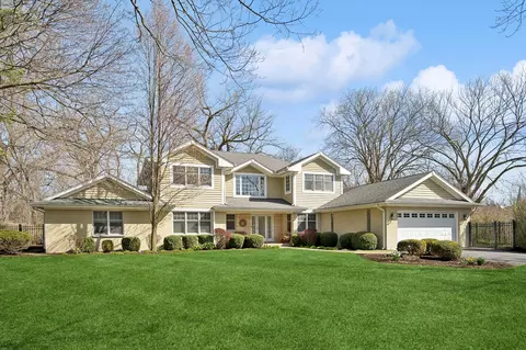 330 Sunset Ct, Northbrook, IL 60062