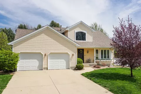 2403 Clarkson Ln, Bloomington, IL 61704