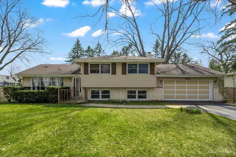 231 E Des Moines St, Westmont, IL 60559