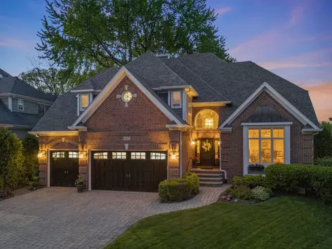 932 Waverly Rd, Glen Ellyn, IL 60137