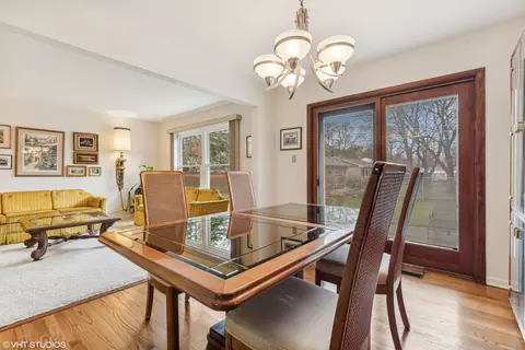 Dining - 1913 E Seneca Ln, Mount Prospect, IL 60056 photo 1 of 2