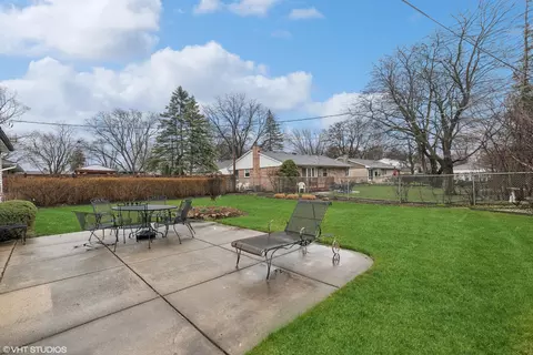 Exterior - 1913 E Seneca Ln, Mount Prospect, IL 60056 photo 2 of 7