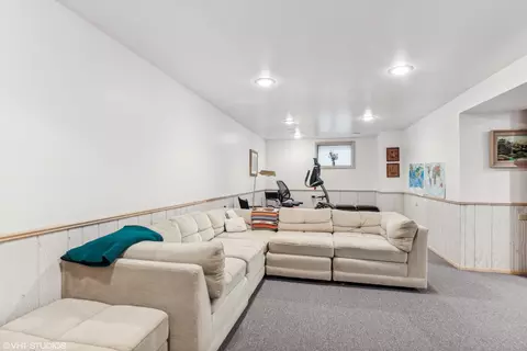 Living - 1913 E Seneca Ln, Mount Prospect, IL 60056 photo 5 of 6