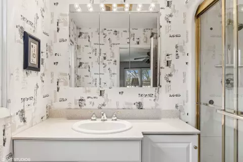 Bath - 1913 E Seneca Ln, Mount Prospect, IL 60056 photo 1 of 3