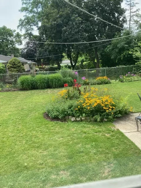 Exterior - 1913 E Seneca Ln, Mount Prospect, IL 60056 photo 5 of 7