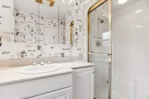 Bath - 1913 E Seneca Ln, Mount Prospect, IL 60056 photo 2 of 3