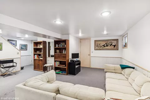 Living - 1913 E Seneca Ln, Mount Prospect, IL 60056 photo 6 of 6