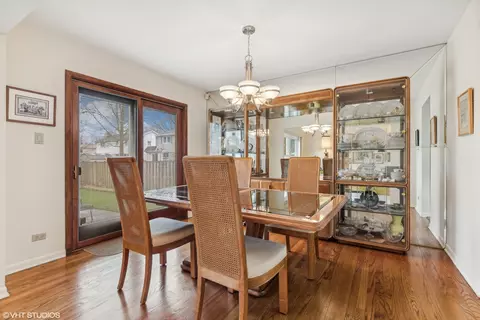 Dining - 1913 E Seneca Ln, Mount Prospect, IL 60056 photo 2 of 2