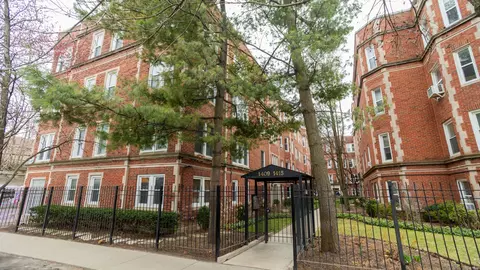1409 W Farwell Ave #G2, Chicago, IL 60626