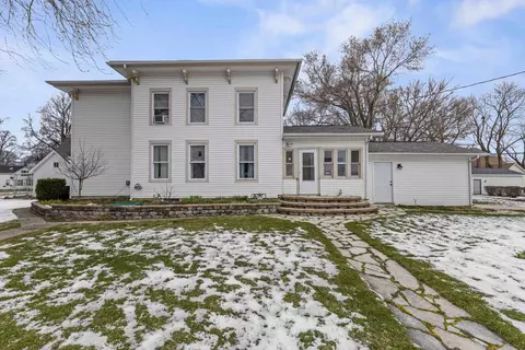 118 S State St, Poplar Grove, IL 61065