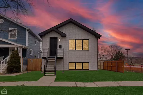 8616 W Palmer St, Elmwood Park, IL 60707