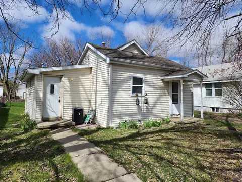403 N Madison St, Lincoln, IL 62656