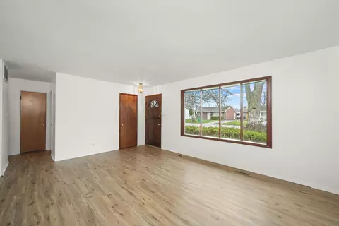 Other - 386 Jeffery Ln, Wheeling, IL 60090 photo 1 of 9