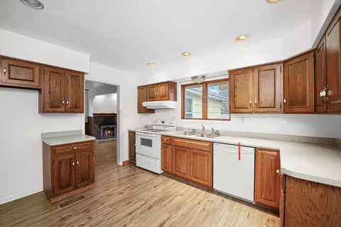 Kitchen - 386 Jeffery Ln, Wheeling, IL 60090 photo 1 of 2
