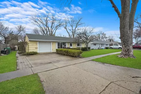 Exterior - 386 Jeffery Ln, Wheeling, IL 60090 photo 3 of 4