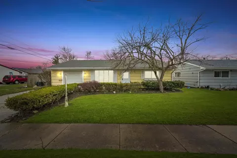 Exterior - 386 Jeffery Ln, Wheeling, IL 60090 photo 2 of 4