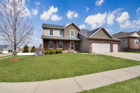 5002 Londonderry Rd, Bloomington, IL 61705