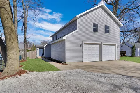33775 N Lake Shore Dr, Grayslake, IL 60030