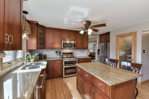 Kitchen - 24203 Merlot Ln, Plainfield, IL 60586 photo 3 of 4