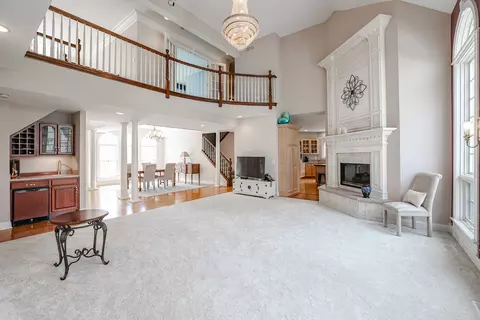 Living - 632 Christopher Ln, Carol Stream, IL 60188 photo 3 of 7