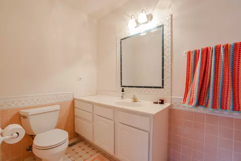 Bath - 632 Christopher Ln, Carol Stream, IL 60188 photo 5 of 6
