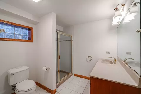 Bath - 632 Christopher Ln, Carol Stream, IL 60188 photo 6 of 6