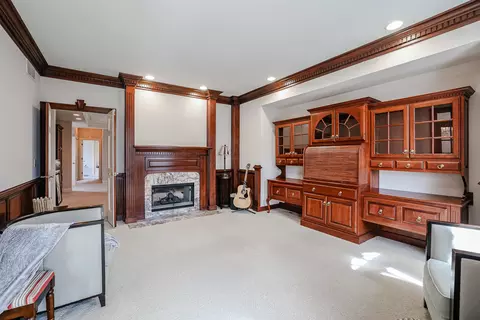 Living - 632 Christopher Ln, Carol Stream, IL 60188 photo 6 of 7