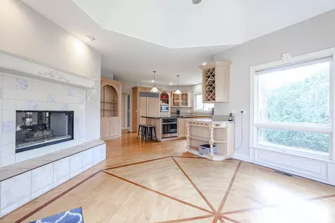 Living - 632 Christopher Ln, Carol Stream, IL 60188 photo 4 of 7