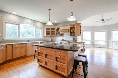 Kitchen - 632 Christopher Ln, Carol Stream, IL 60188 photo 2 of 4