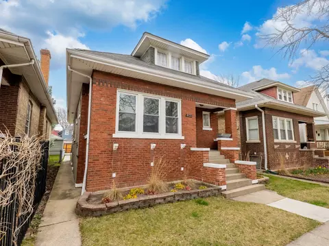 4135 N Sacramento Ave, Chicago, IL 60618