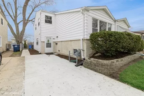 421 N 4th Ave, Des Plaines, IL 60016