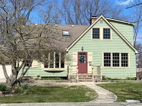 336 Marion Ave, Glen Ellyn, IL 60137