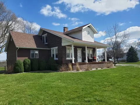 515 S Maple St, Gilman, IL 60938