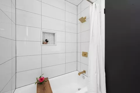 Bath - 7707 W Devon Ave, Chicago, IL 60631 photo 2 of 4