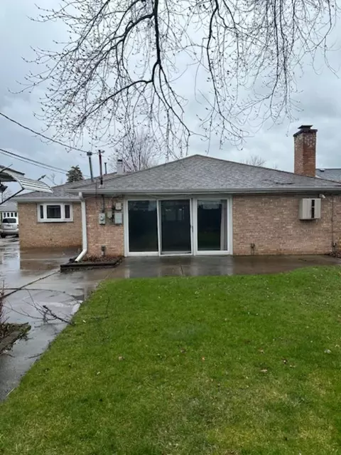 Exterior - 1048 S 6th Ave, Des Plaines, IL 60016 photo 5 of 5