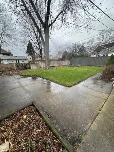 Exterior - 1048 S 6th Ave, Des Plaines, IL 60016 photo 3 of 5