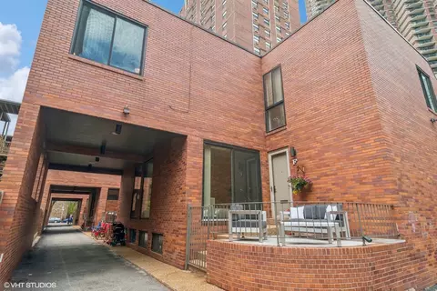 3631 N Pine Grove Ave #F, Chicago, IL 60613