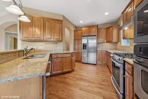 Kitchen - 1716 Elyse Ln, Naperville, IL 60565 photo 2 of 2