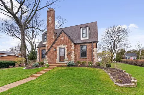 215 2nd Ave, Libertyville, IL 60048