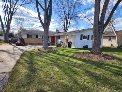 41122 N 3rd St, Antioch, IL 60002
