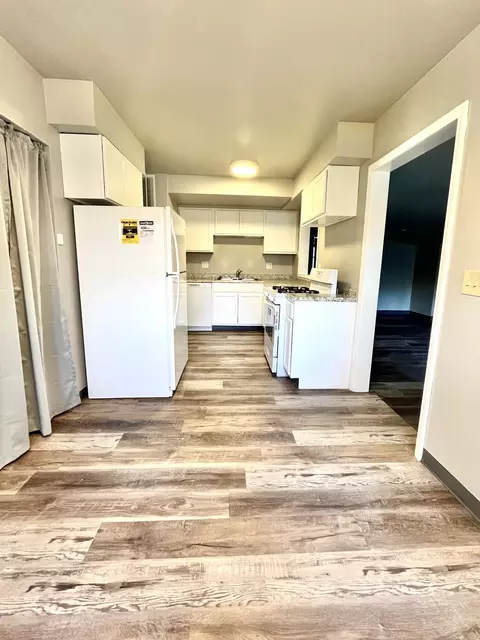 Kitchen - 57 Circle Dr E, Montgomery, IL 60538 photo 2 of 2