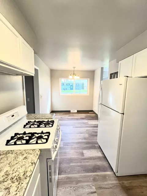 Kitchen - 57 Circle Dr E, Montgomery, IL 60538 photo 1 of 2