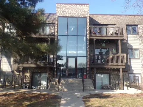 1460 Stonebridge Cir #G1, Wheaton, IL 60187